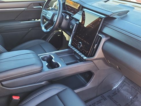 Used 2024 GMC Acadia Elevation image 15