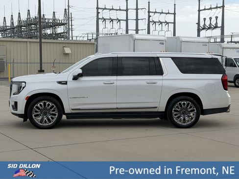 Used 2023 GMC Yukon XL Denali Ultimate AWD/4WD image 9