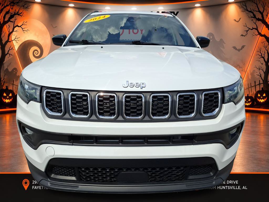 Used 2024 Jeep Compass Latitude AWD/4WD image 8