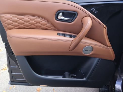 Used 2024 INFINITI QX80 Sensory image 19