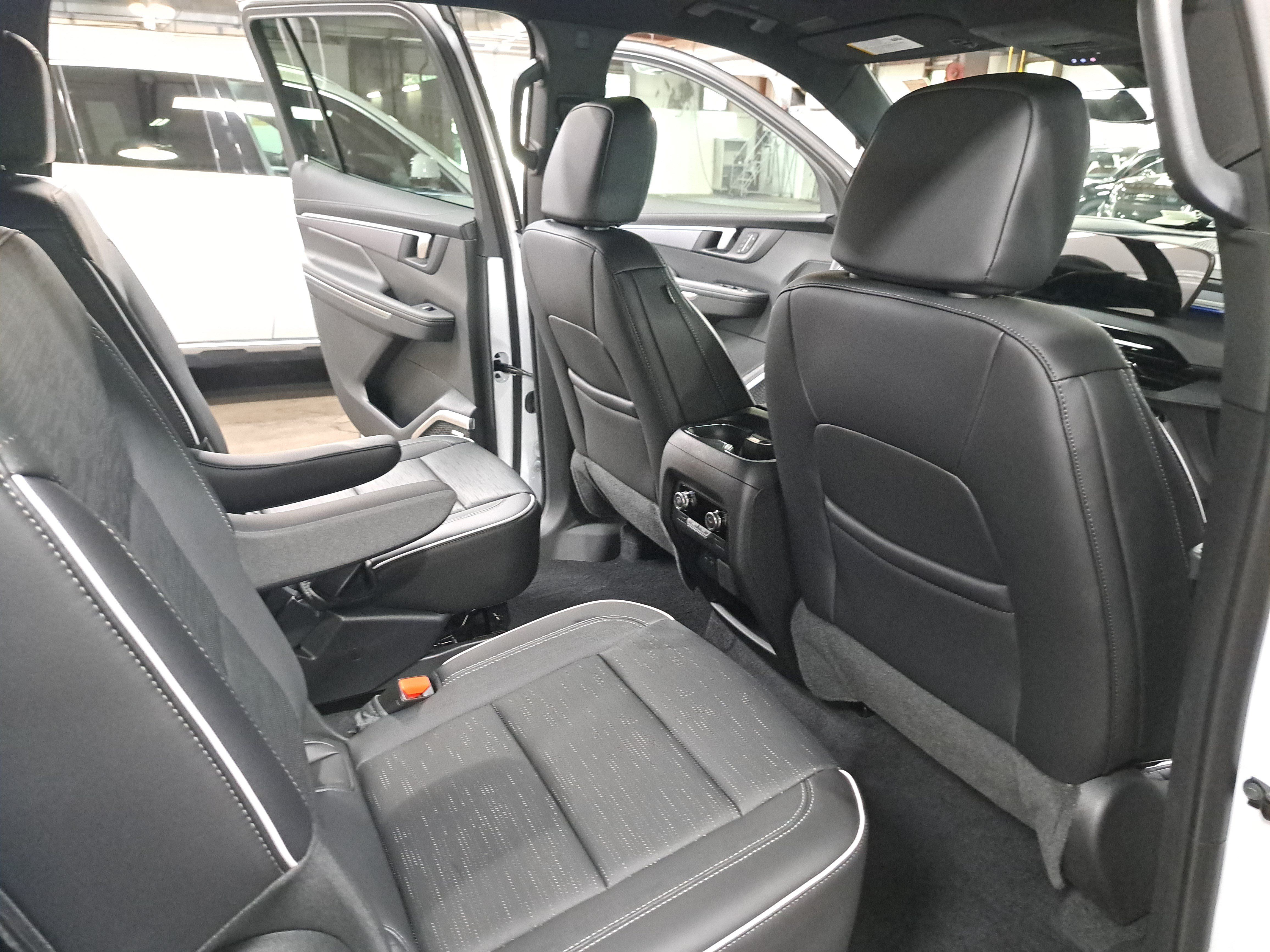 Used 2026 Buick Enclave Sport Touring w/ Power Package FWD image 11