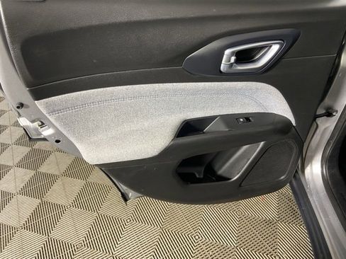 Used 2024 Jeep Compass Latitude image 15