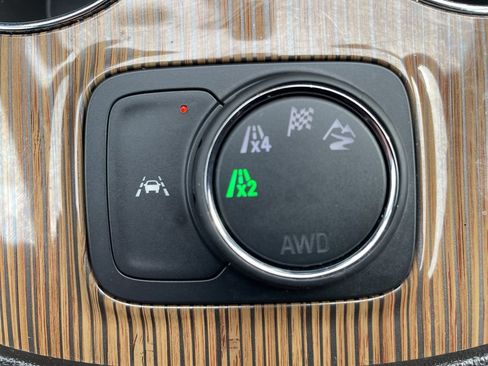 Used 2023 GMC Acadia SLE image 27