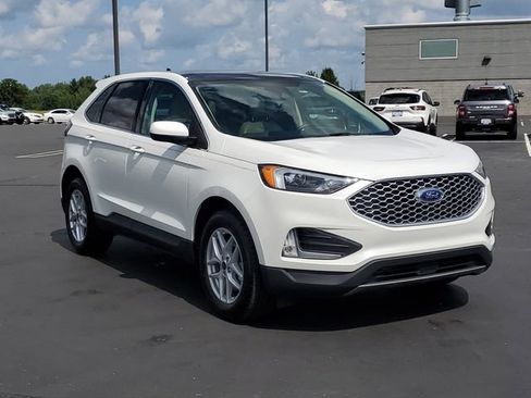 Certified 2024 Ford Edge SEL w/ Convenience Package AWD/4WD image 2