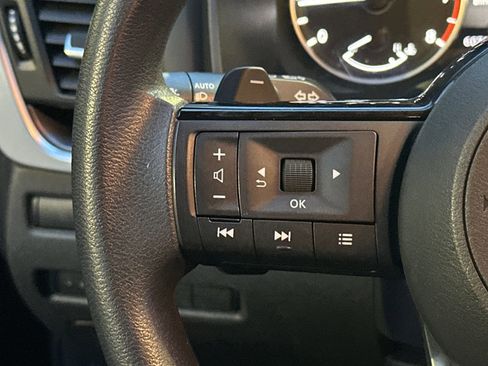 Used 2023 Nissan Rogue SV image 24