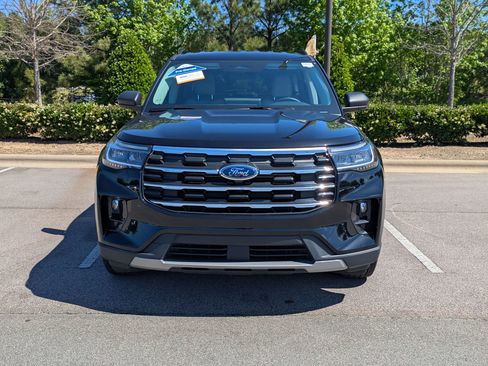 Certified 2025 Ford Explorer Active w/ Active Comfort Package AWD/4WD image 9