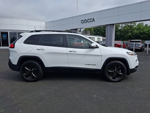 Used 2017 Jeep Cherokee High Altitude AWD/4WD image 10
