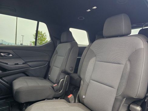 Used 2023 Chevrolet Traverse LT FWD image 23