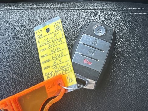 Used 2019 Kia Niro EX image 32