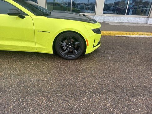 Used 2019 Chevrolet Camaro LT w/ Technology Package image 9