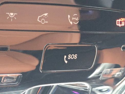 Used 2025 Mercedes-Benz GLC 300 4MATIC image 9