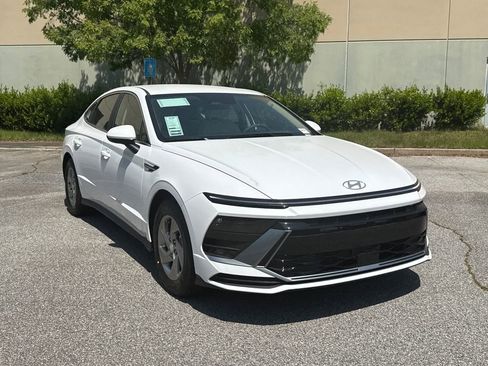 New 2025 Hyundai Sonata SE image 3
