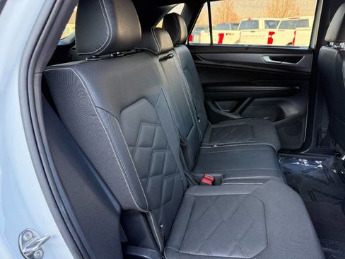 Used 2025 Volkswagen Atlas Cross Sport SE image 22