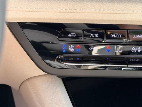 Used 2023 Buick Envision Avenir FWD image 27