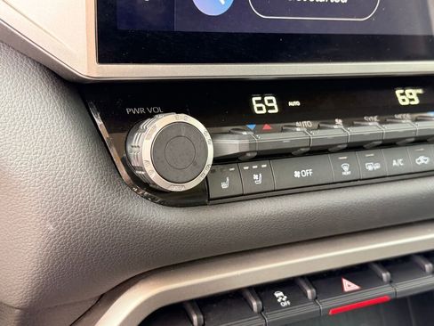 Used 2024 Toyota Tundra Limited image 7