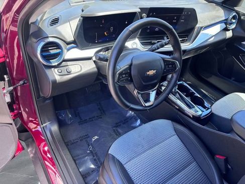 Used 2025 Chevrolet Trax LT w/ LT Convenience Package FWD image 11