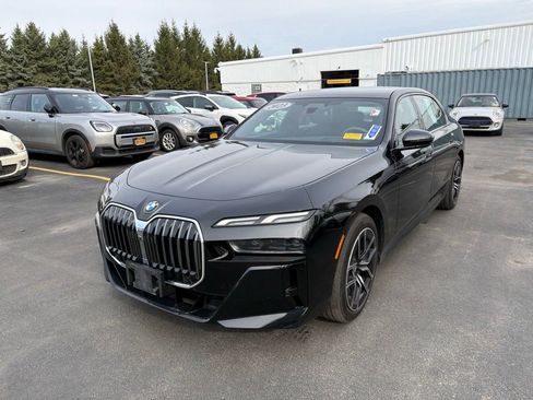 Used 2023 BMW 760i xDrive image 8