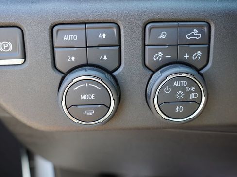 Certified 2024 Chevrolet Silverado 1500 LTZ w/ LTZ Premium Package AWD/4WD image 27