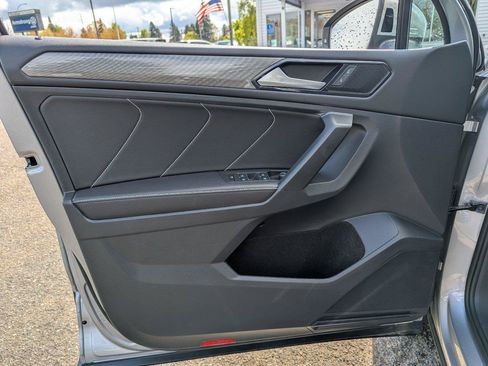 Used 2023 Volkswagen Tiguan SE w/ Panoramic Sunroof Package AWD/4WD image 10