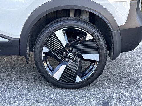 Certified 2025 Nissan Kicks SR FWD image 10