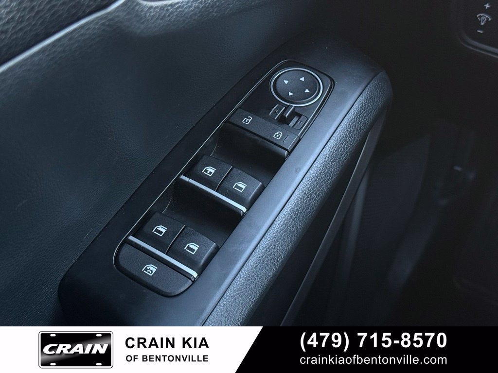 Used 2025 Kia Soul LX w/ LX Technology Package FWD image 10