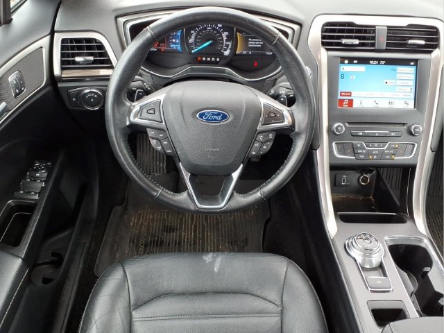 Used 2017 Ford Fusion SE w/ Fusion SE Technology Package FWD image 5