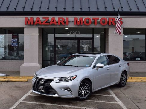 Used 2017 Lexus ES 350 w/ Premium Package image 2