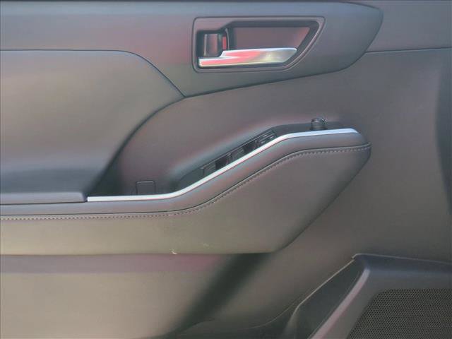 Used 2021 Toyota Highlander XLE FWD image 8