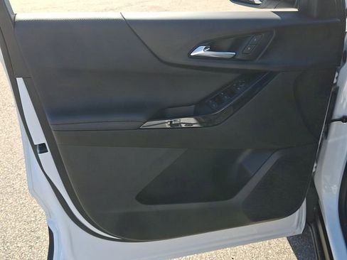 Used 2025 Chevrolet Equinox LT FWD image 12
