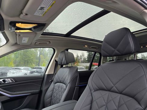 Used 2025 BMW X7 xDrive40i w/ Premium Package image 21