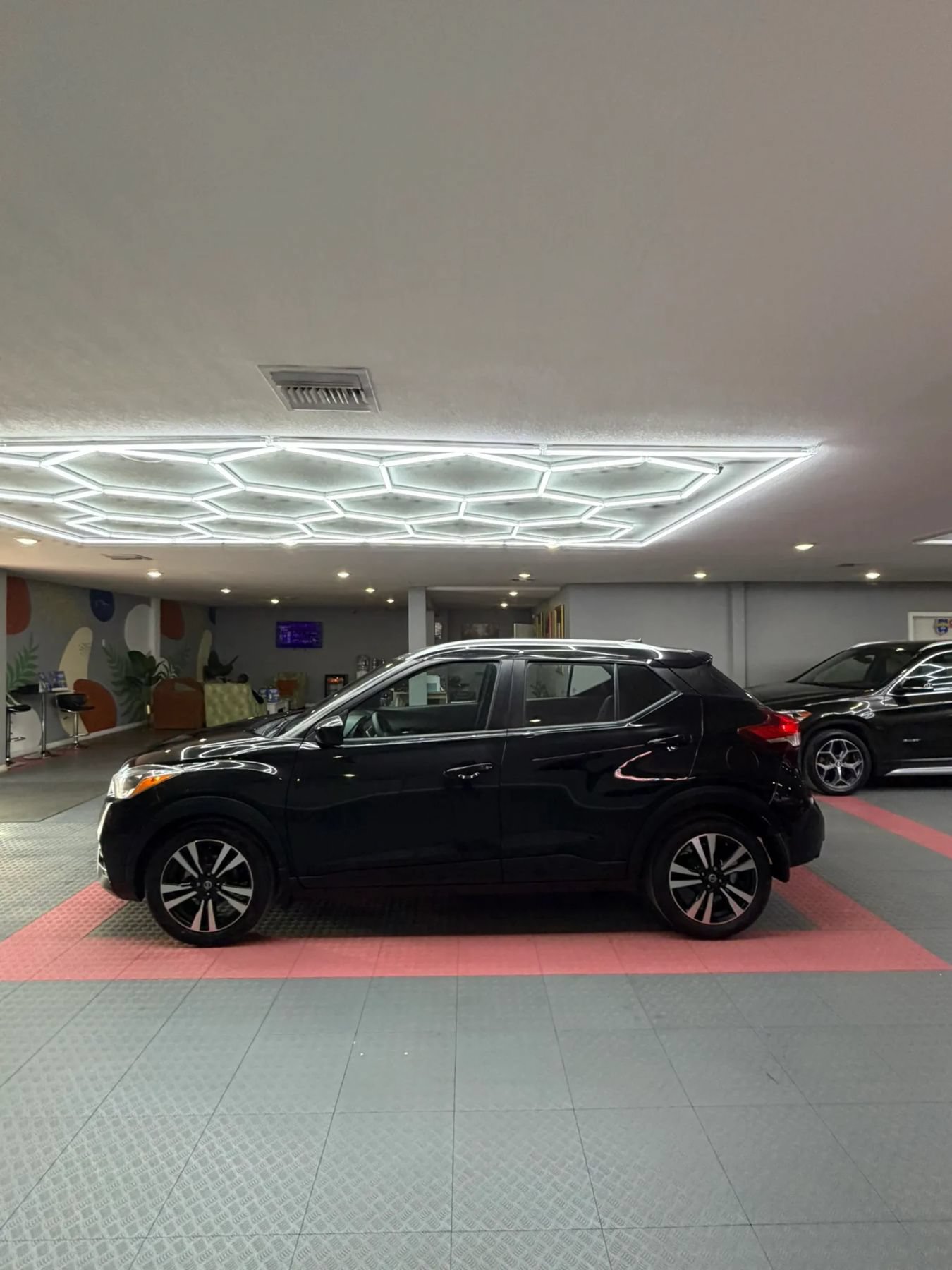 Used 2018 Nissan Kicks SV FWD image 3