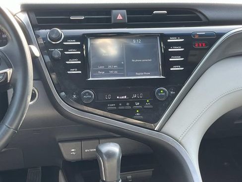 Used 2018 Toyota Camry XSE FWD image 15