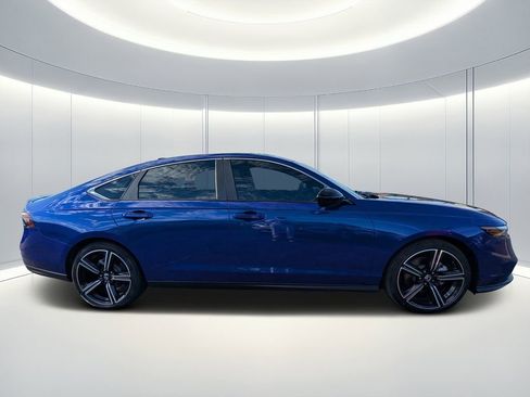 Used 2025 Honda Accord Sport image 3