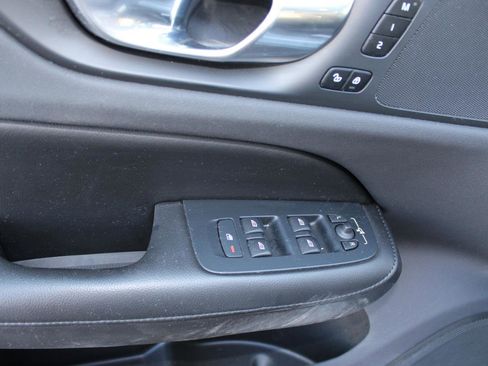 Used 2023 Volvo S60 B5 Core image 13