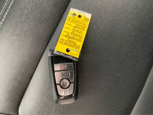 Used 2025 Ford Bronco Badlands AWD/4WD image 44