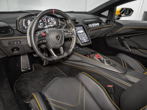 Used 2024 Lamborghini Revuelto image 23