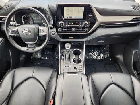 Used 2023 Toyota Highlander XLE AWD/4WD image 15