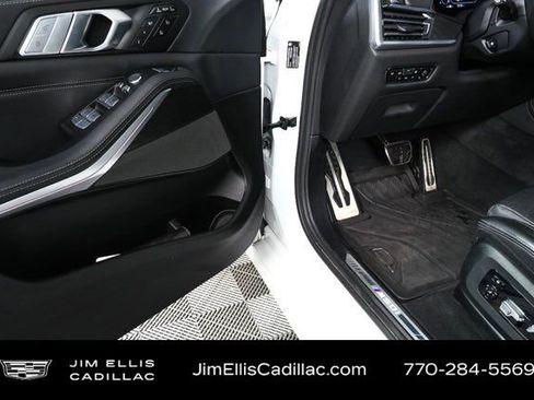 Used 2022 BMW X7 M50i image 9