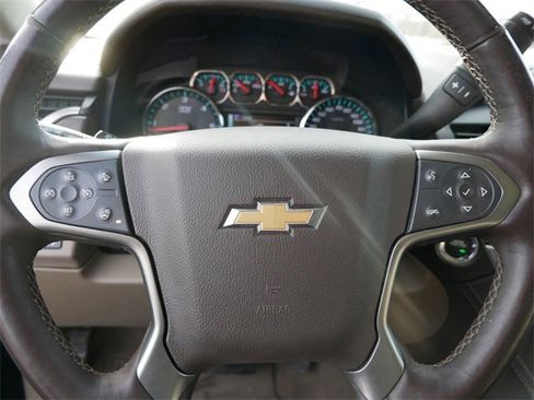 Used 2020 Chevrolet Suburban LT w/ Luxury Package image 18