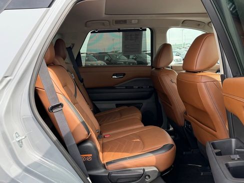 Used 2024 Nissan Pathfinder Platinum w/ Cargo Package FWD image 21