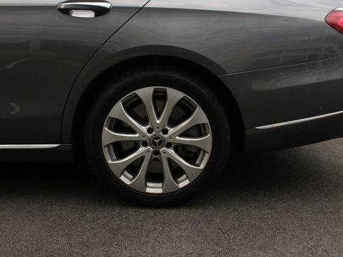 Used 2018 Mercedes-Benz E 400 4MATIC Wagon w/ Premium 3 Package image 10