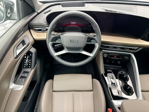Used 2025 Audi Q5 Premium Plus w/ Premium Plus AWD/4WD image 11