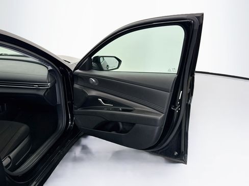 Used 2025 Hyundai Elantra SEL FWD image 32