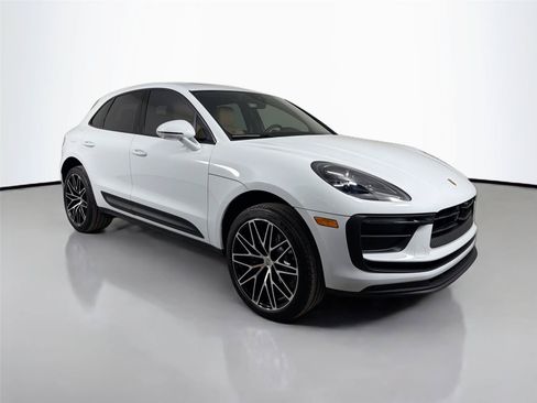 Certified 2026 Porsche Macan AWD/4WD image 9