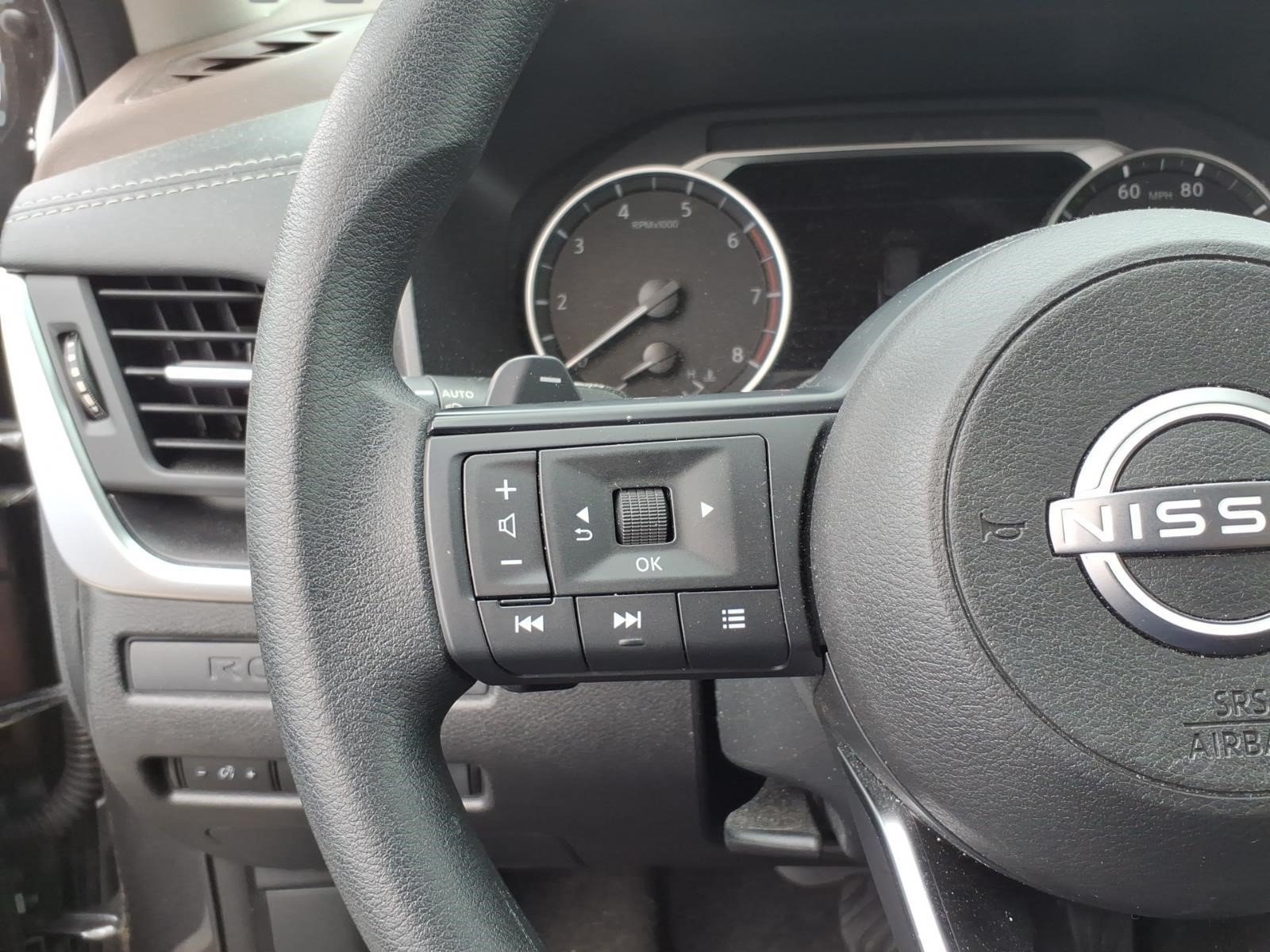 Used 2023 Nissan Rogue S AWD/4WD image 10
