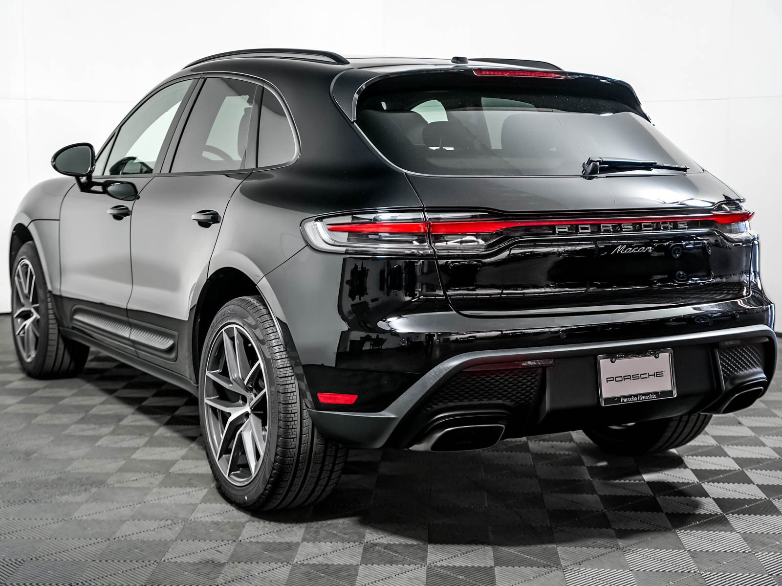 Used 2026 Porsche Macan AWD/4WD image 3