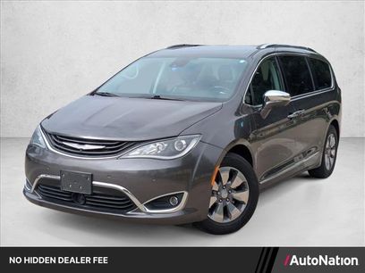 Used 2019 Chrysler Pacifica Limited w/ Advanced Safetytec Group