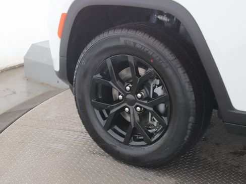 New 2026 Jeep Grand Cherokee Altitude AWD/4WD image 13