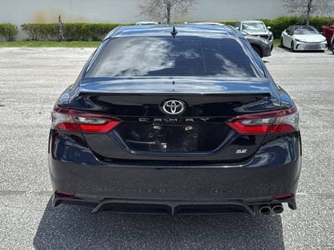 Used 2022 Toyota Camry SE FWD image 5