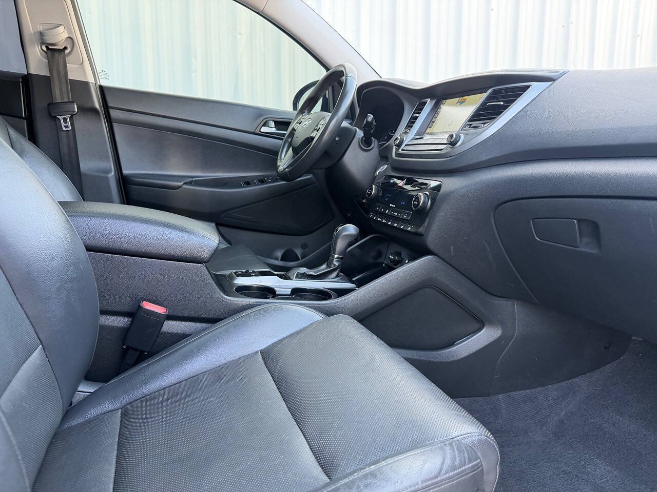 Used 2016 Hyundai Tucson Limited w/ Option Group 03 FWD image 19